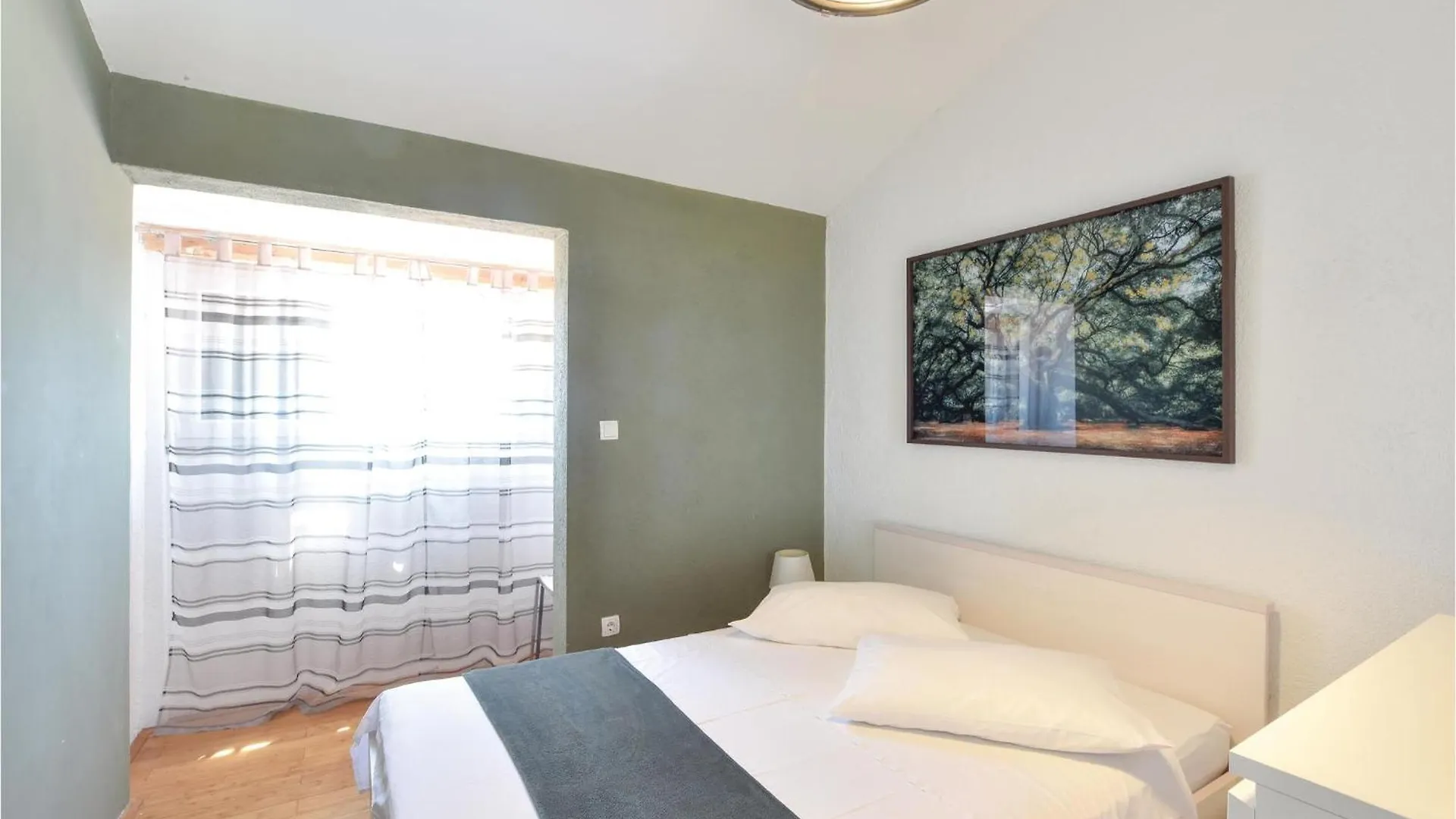 Beautiful Apartment In Kastel Luksic With Wifi Kaštela