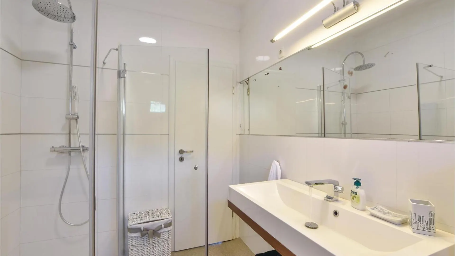 Beautiful Apartment In Kastel Luksic With Wifi Kastela 0*,