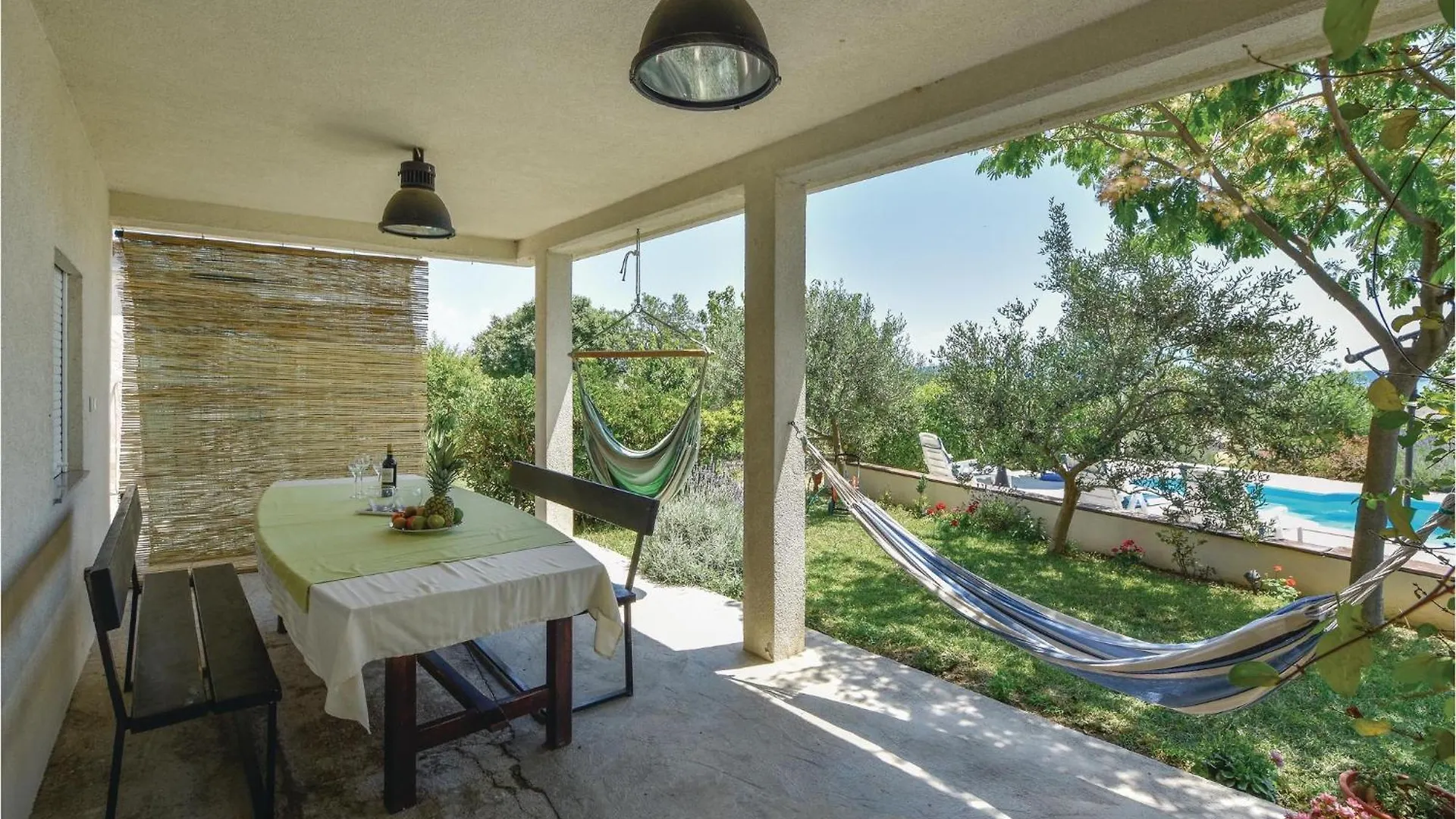 Beautiful Apartment In Kastel Luksic With Wifi Kastela