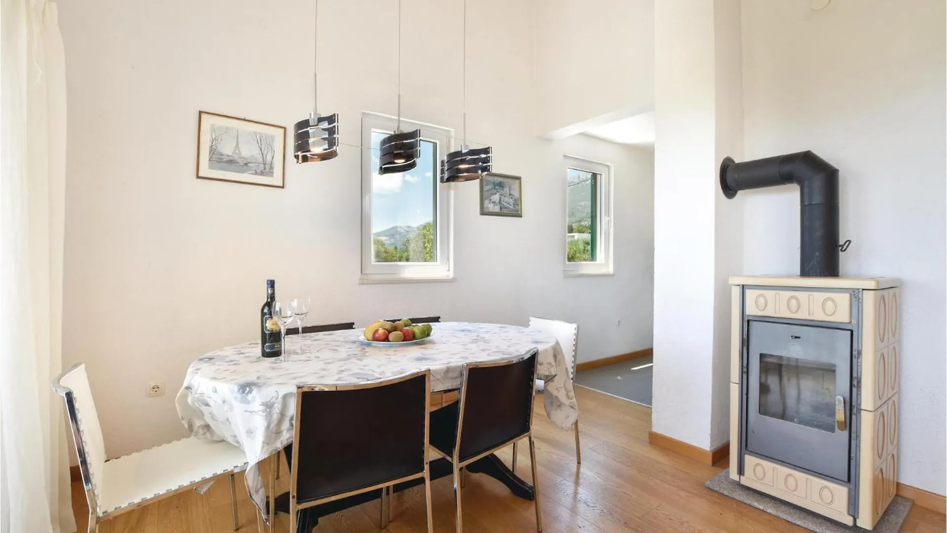 Beautiful Apartment In Kastel Luksic With Wifi Kastela