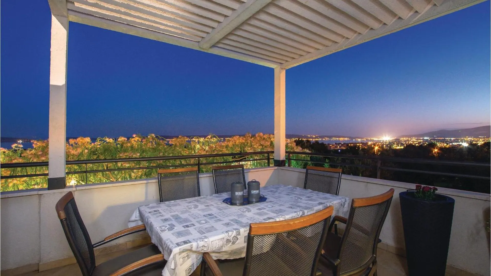 Beautiful Apartment In Kastel Luksic With Wifi Kastela