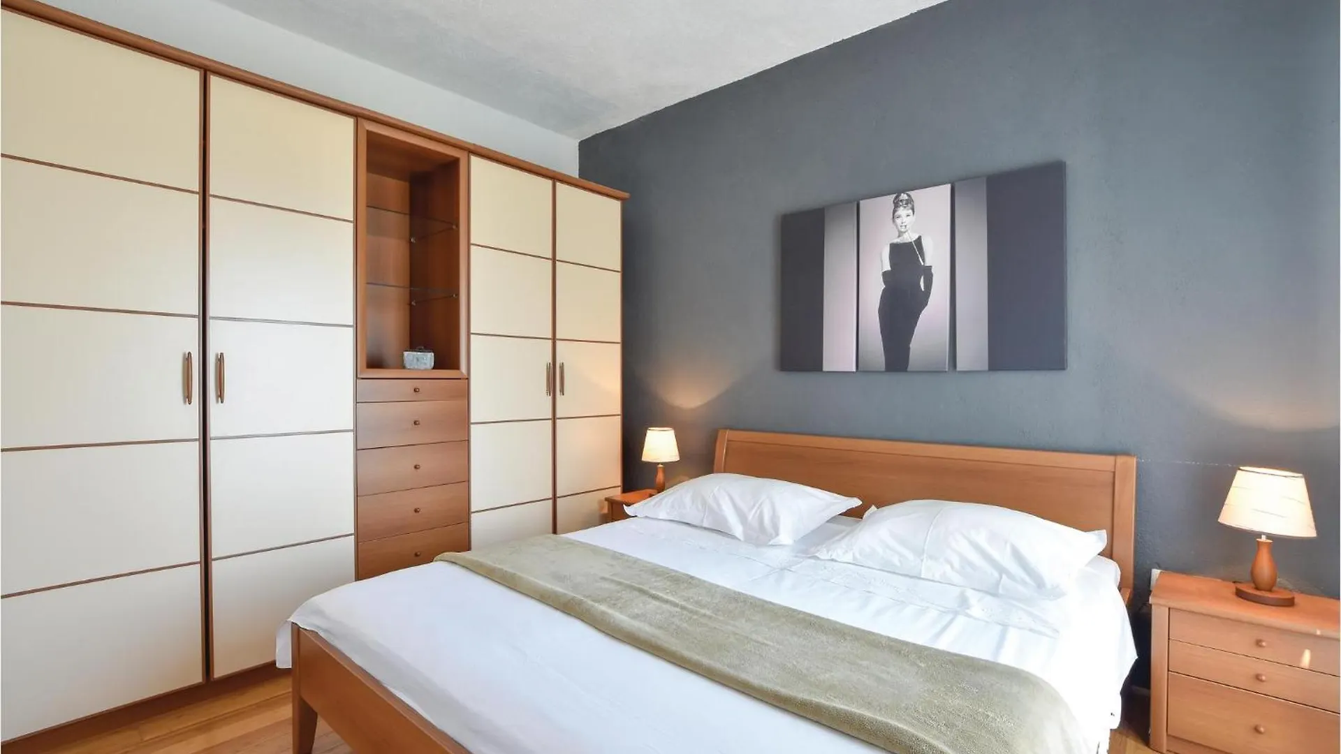 Beautiful Apartment In Kastel Luksic With Wifi Kastela