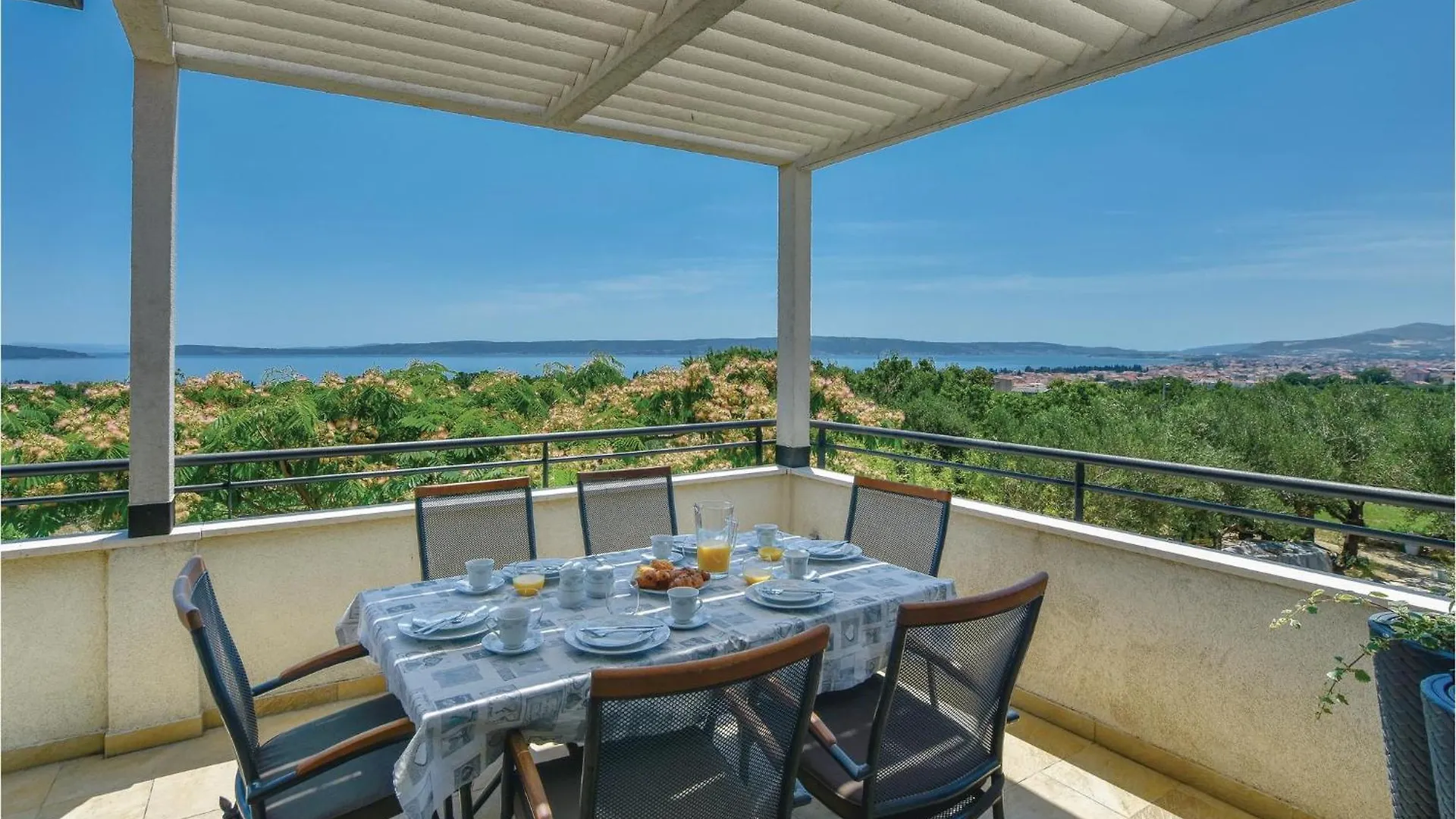 Beautiful Apartment In Kastel Luksic With Wifi Kastela