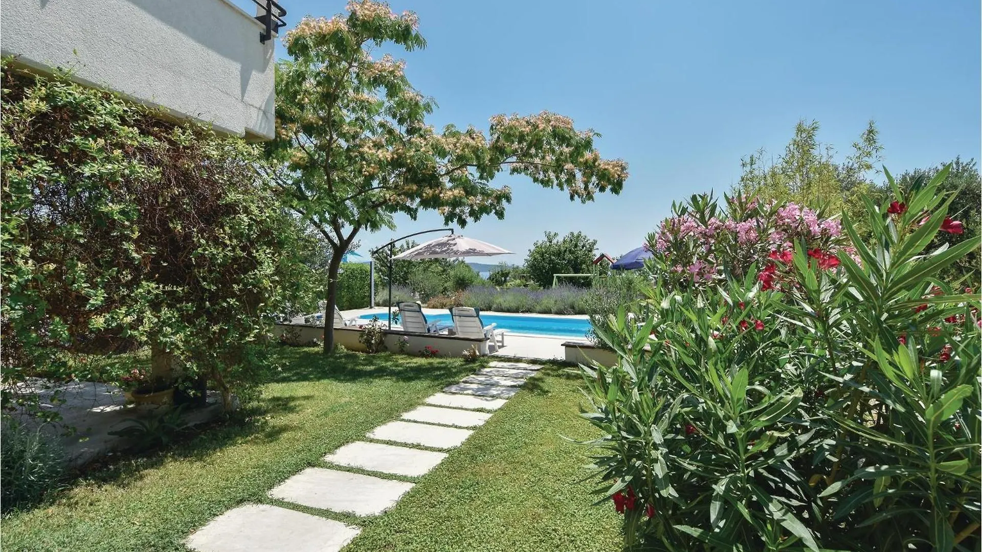 Beautiful Apartment In Kastel Luksic With Wifi Kastela
