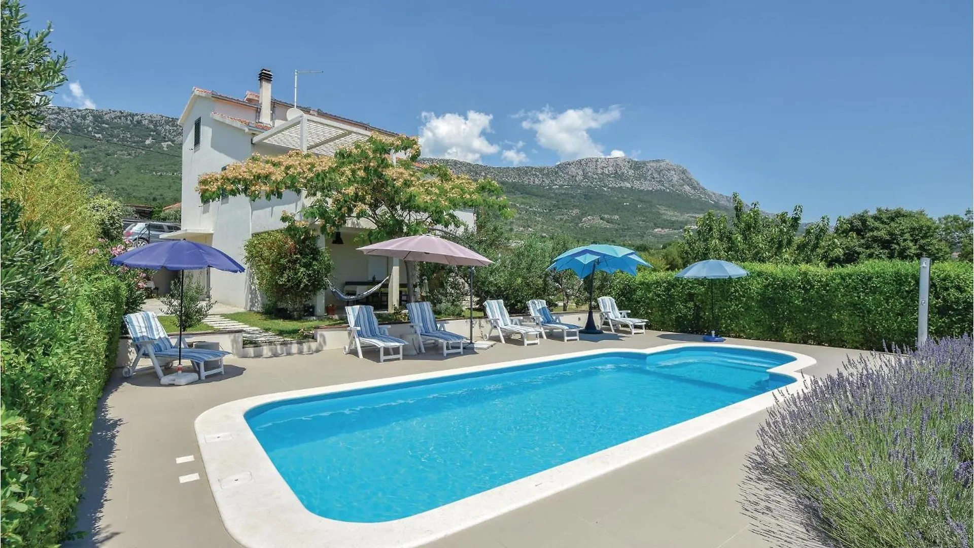 Beautiful Apartment In Kastel Luksic With Wifi Kastela