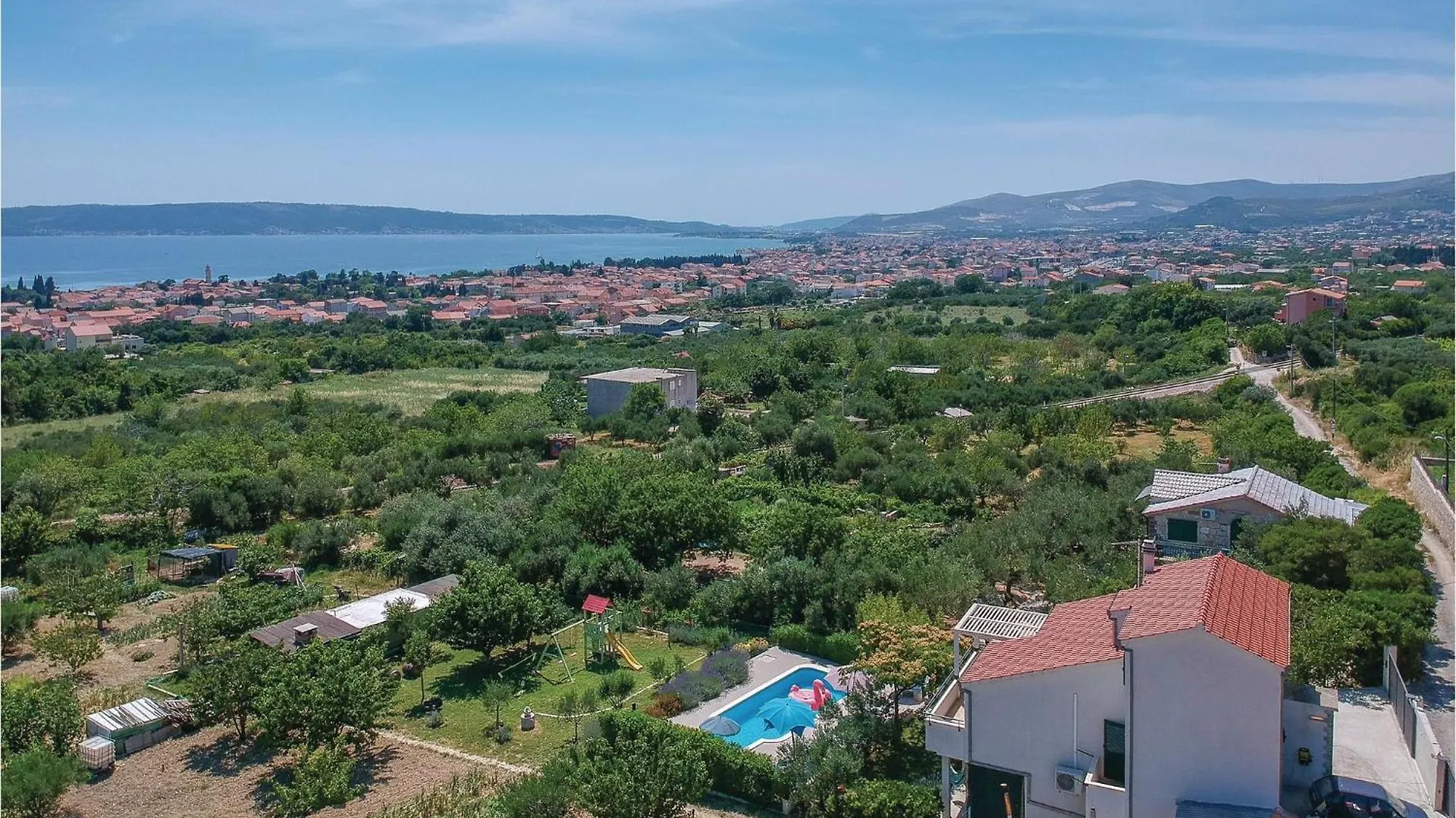 Beautiful Apartment In Kastel Luksic With Wifi Kastela