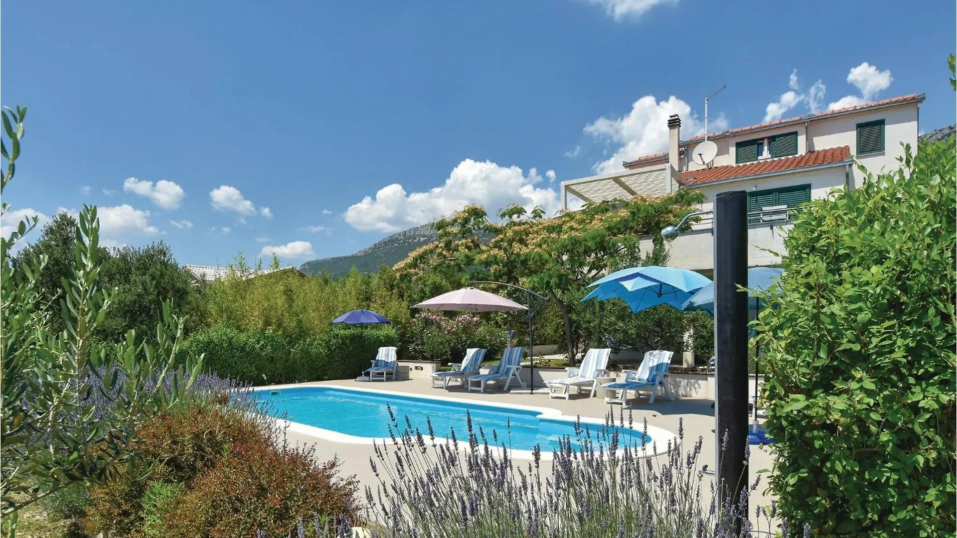 Beautiful Apartment In Kastel Luksic With Wifi Kaštela