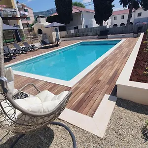 Mestrovic With Heated Swiming Pool- Near Split Apartment